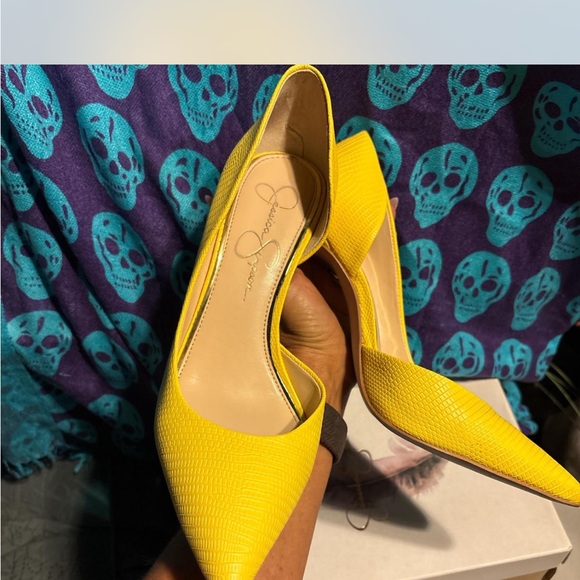 Jessica Simpson Vibrant Yellow Heels - Picture 4 of 9